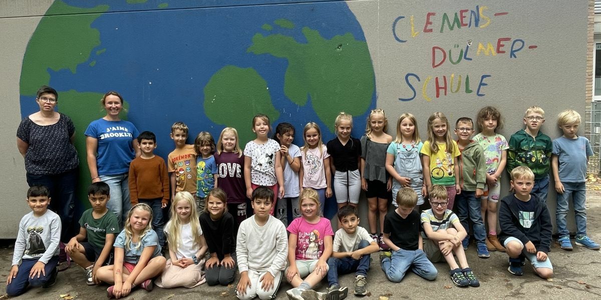 Klassenlehrerin Frau Lehmköster-Günther  mit Frau Hebing (Integrationskraft)